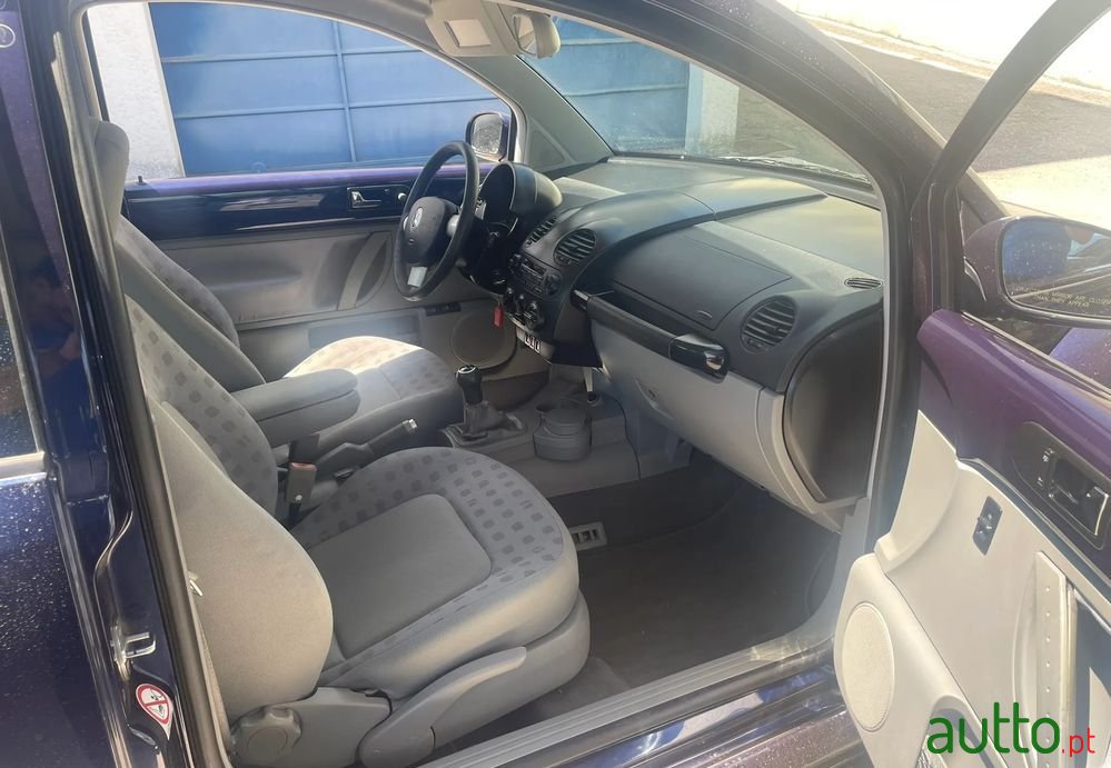 2002' Volkswagen New Beetle 1.4 photo #6
