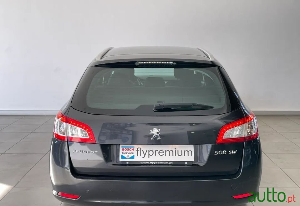 2011' Peugeot 508 Sw photo #5