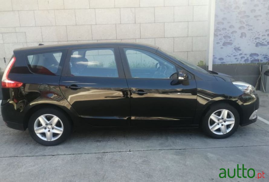 2014' Renault Grand Scenic photo #1