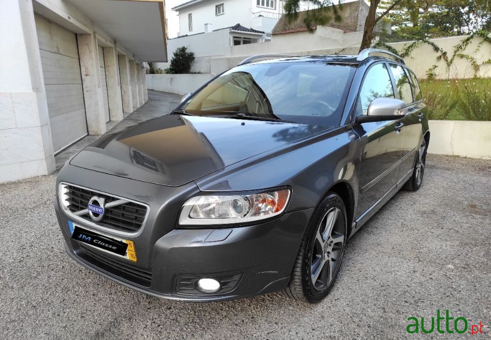 2011' Volvo V50 photo #1
