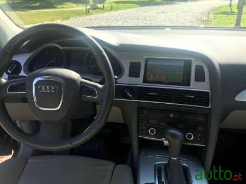 2011' Audi A6 Avant photo #1