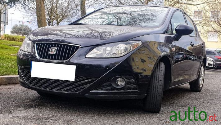 2011' SEAT Ibiza photo #3