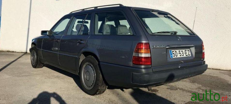 1992' Mercedes-Benz 250 Td photo #1