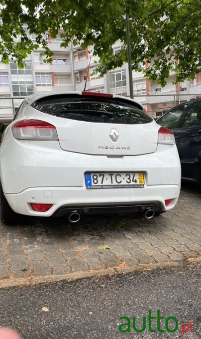 2010' Renault Megane photo #2