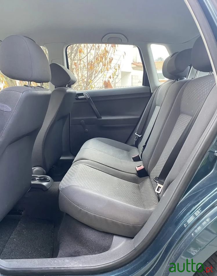 2002' Volkswagen Polo photo #5