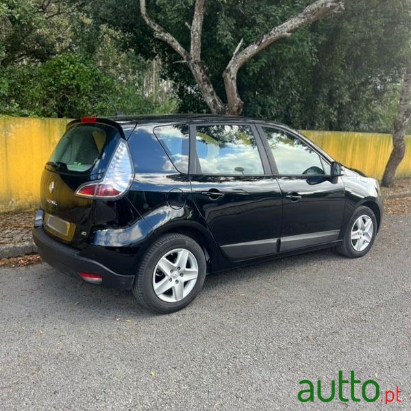 2013' Renault Scenic photo #2