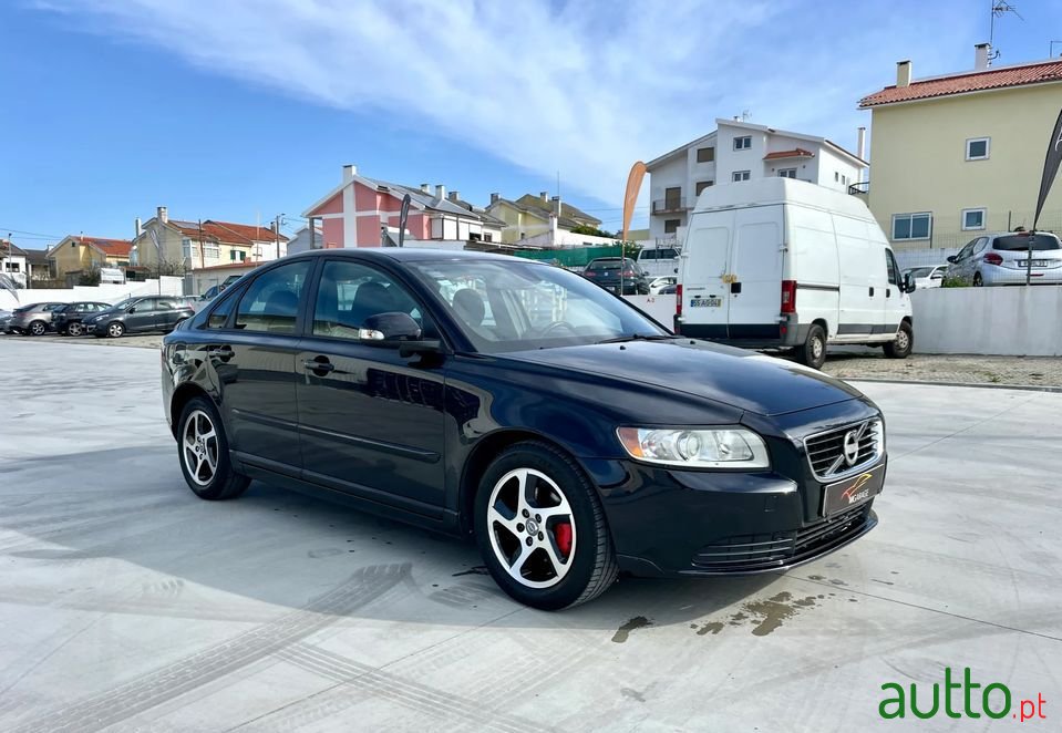 2011' Volvo S40 photo #3