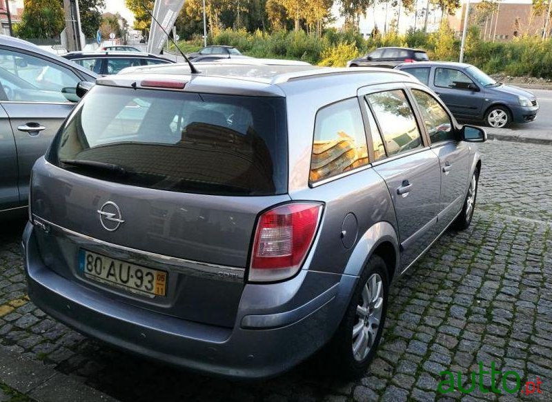 2005' Opel Astra 1.3 Cdti Elegance photo #3