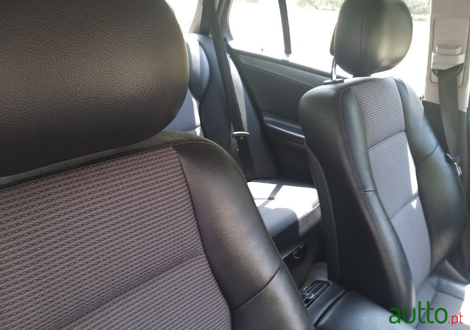 2004' Mercedes-Benz C-220 photo #4