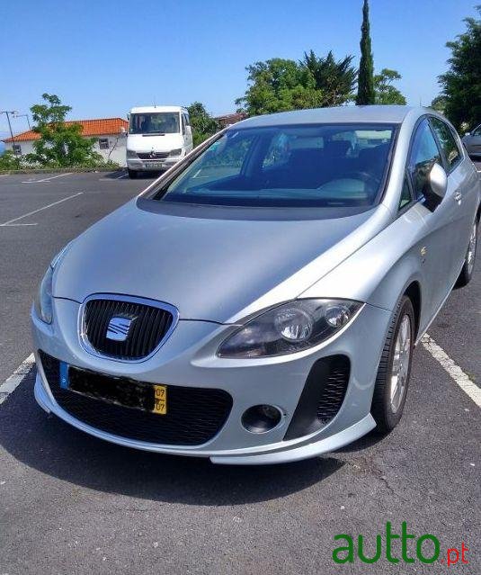 2007' SEAT Leon photo #1