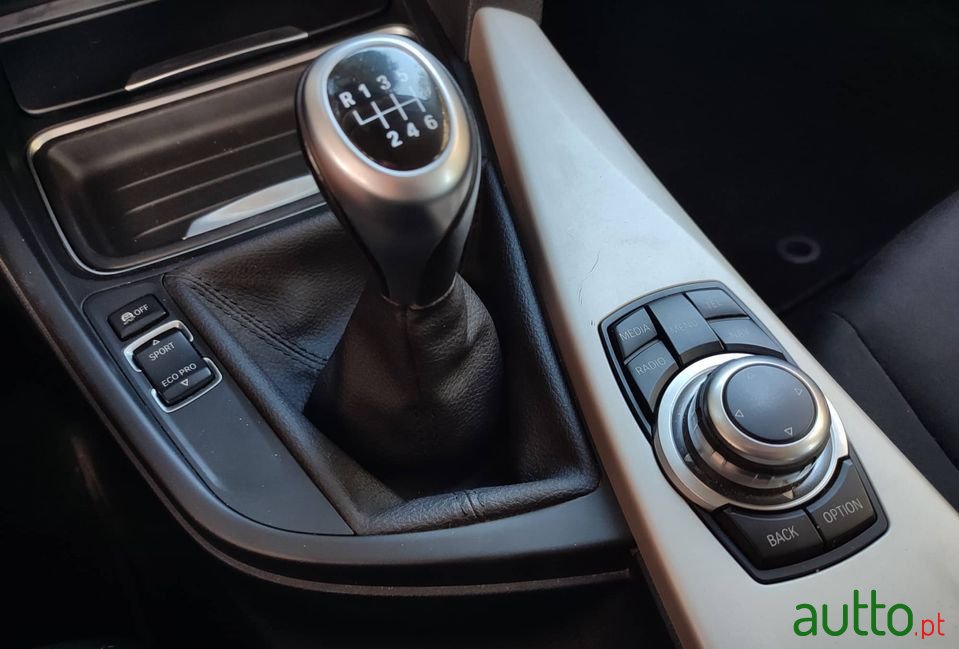 2014' BMW 318 photo #6