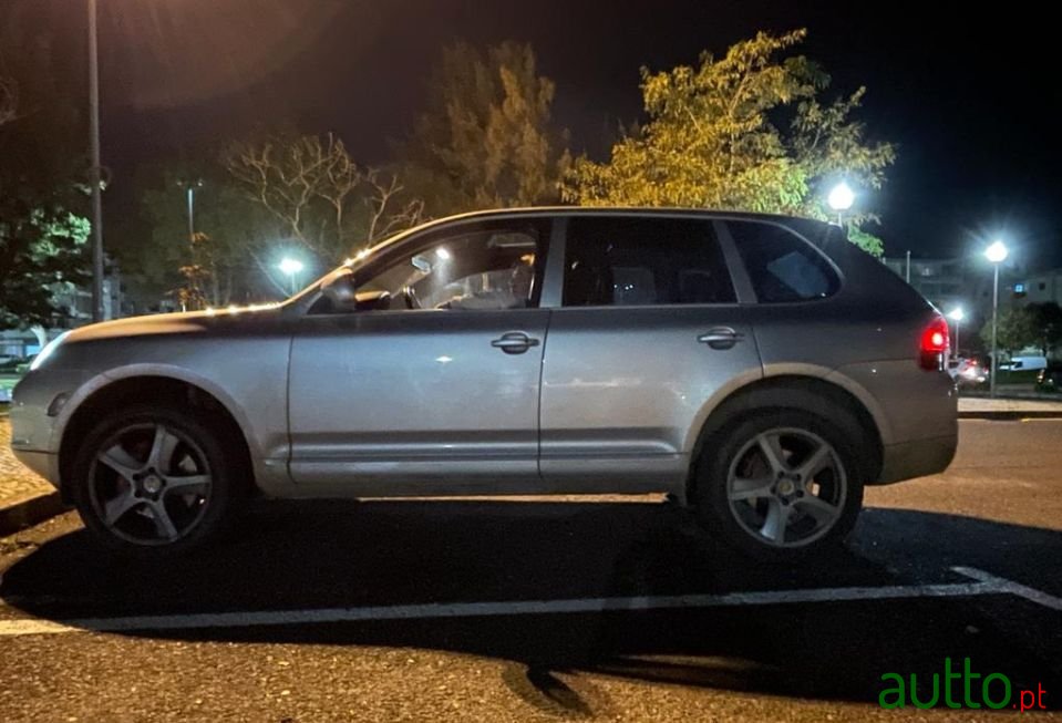 2005' Porsche Cayenne photo #4