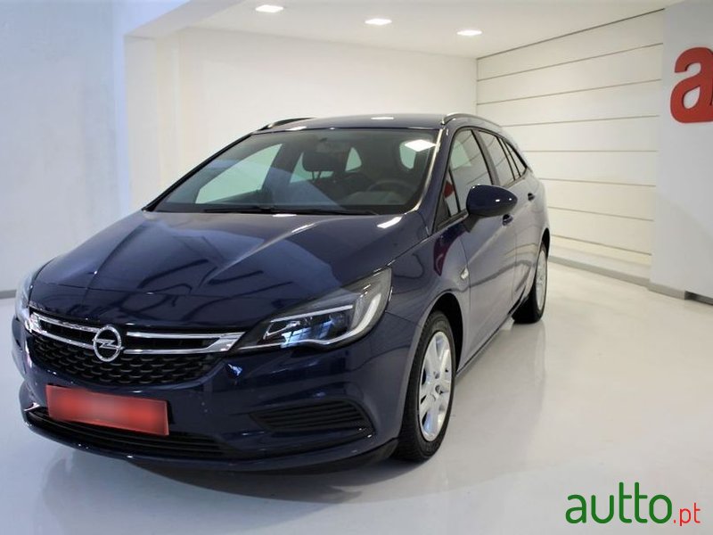 2018' Opel Astra Sports Tourer photo #4