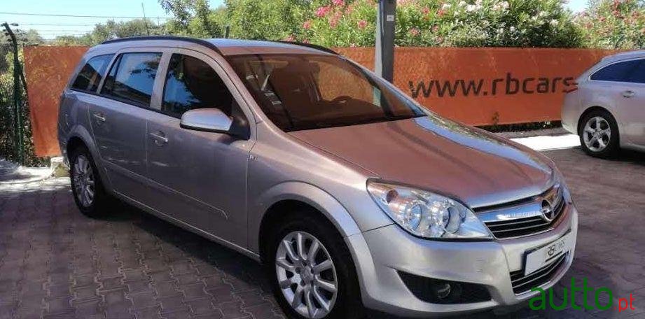 2008' Opel Astra Caravan photo #2