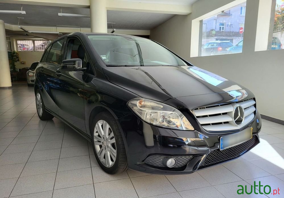 2014' Mercedes-Benz B 180 Cdi Urban photo #4