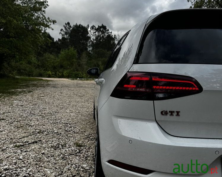2018' Volkswagen Golf photo #4