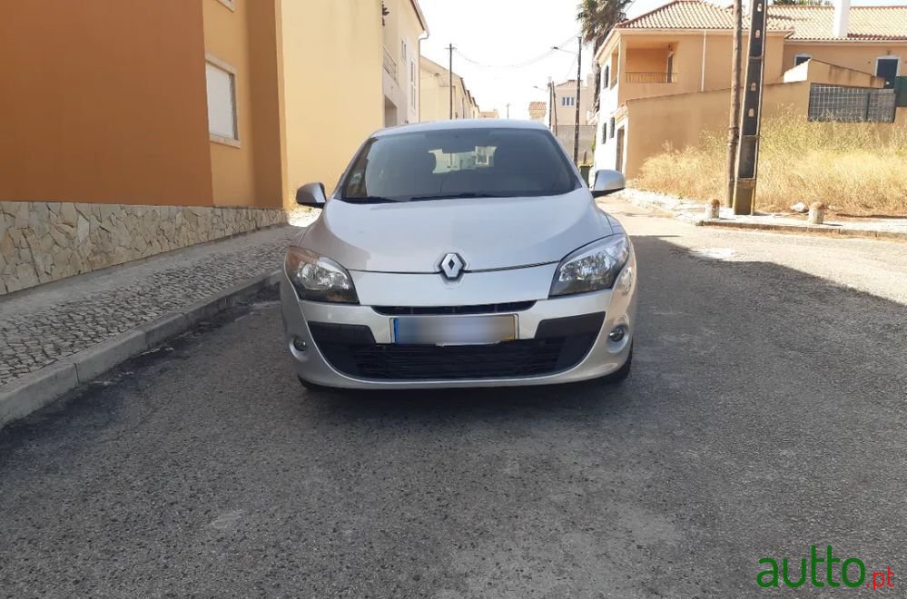 2011' Renault Megane Break photo #1