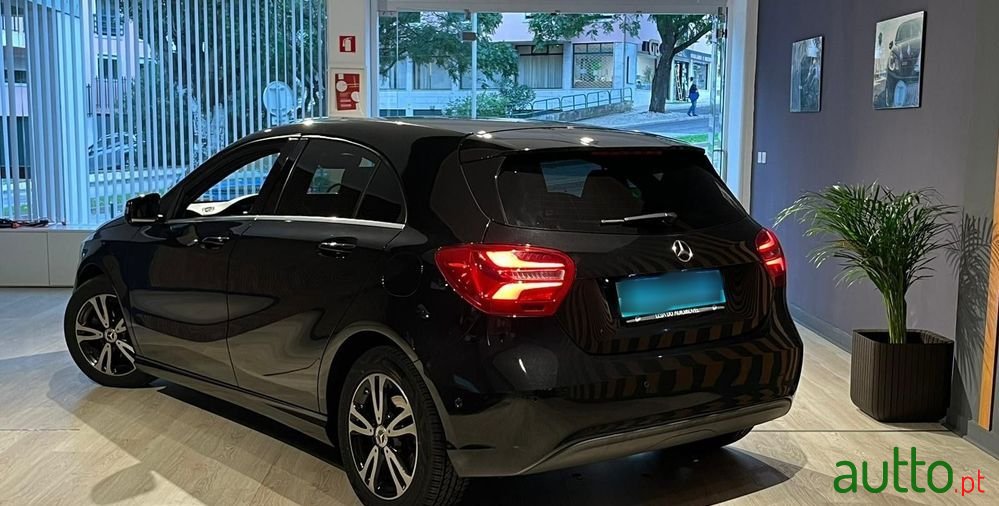 2017' Mercedes-Benz Classe A D Urban photo #4