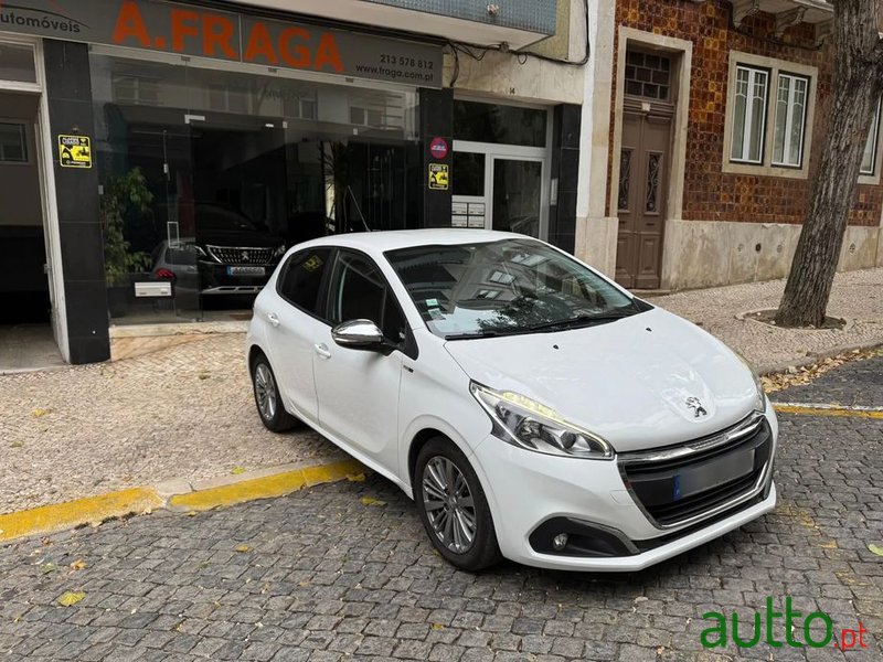 2016' Peugeot 208 1.2 Puretech Style photo #2