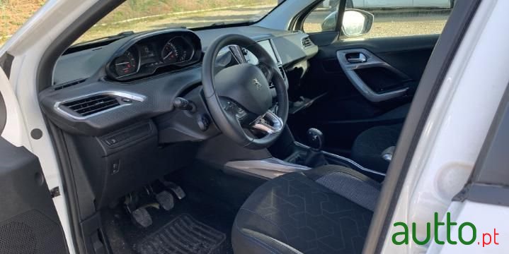 2018' Peugeot 2008 photo #4