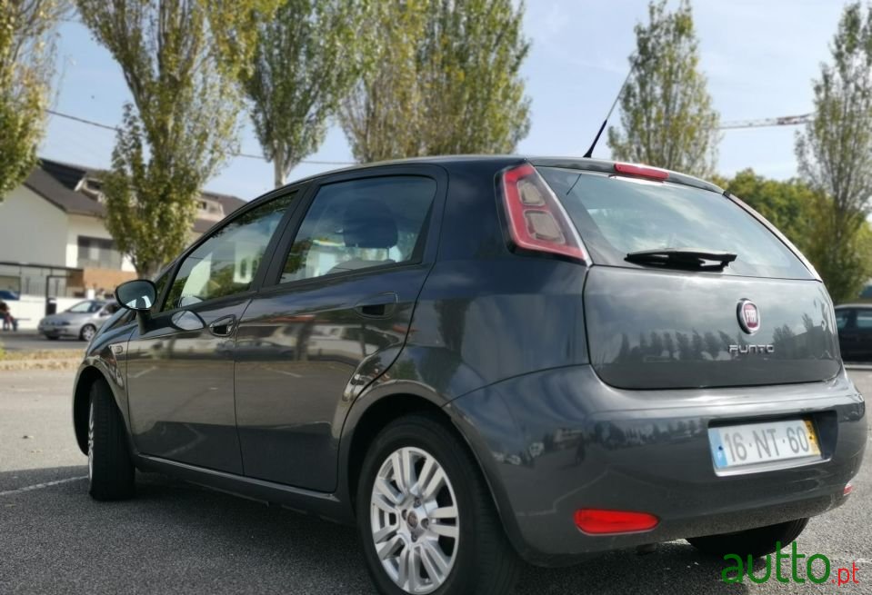 2013' Fiat Punto Evo photo #4