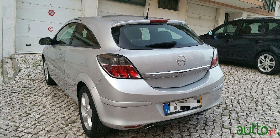 2005' Opel Astra Gtc photo #3