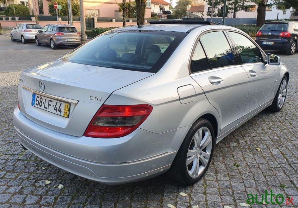 2011' Mercedes-Benz C-250 photo #2