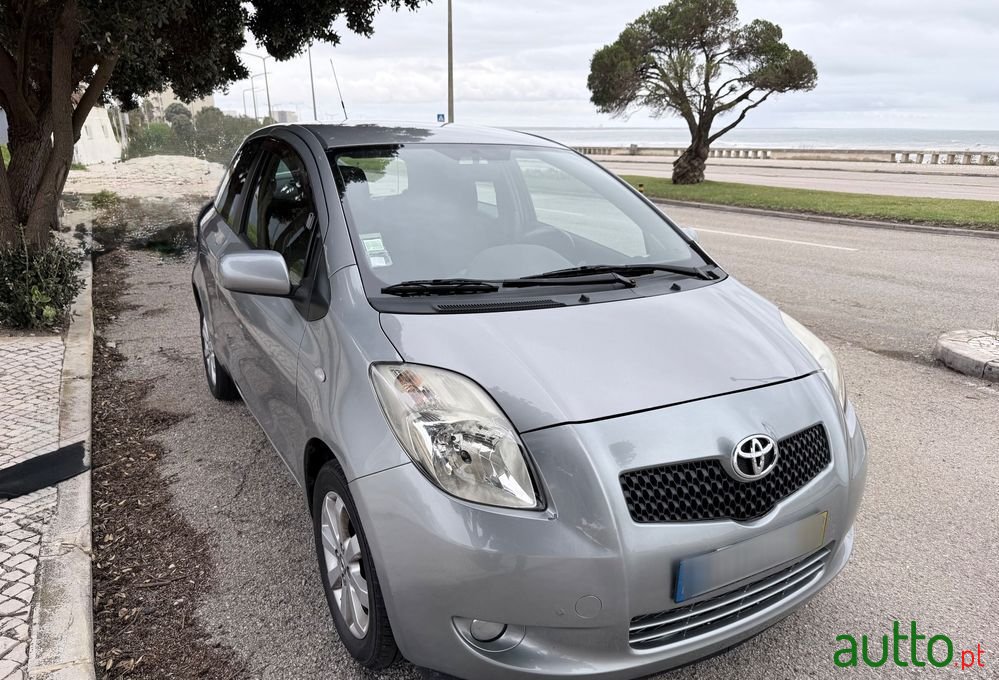 2008' Toyota Yaris photo #2