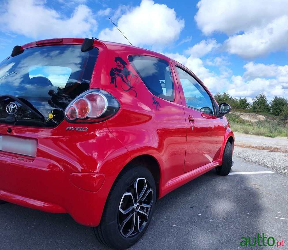 2012' Toyota Aygo photo #5