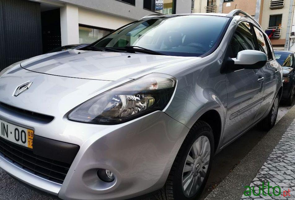 2009' Renault Clio Break photo #2