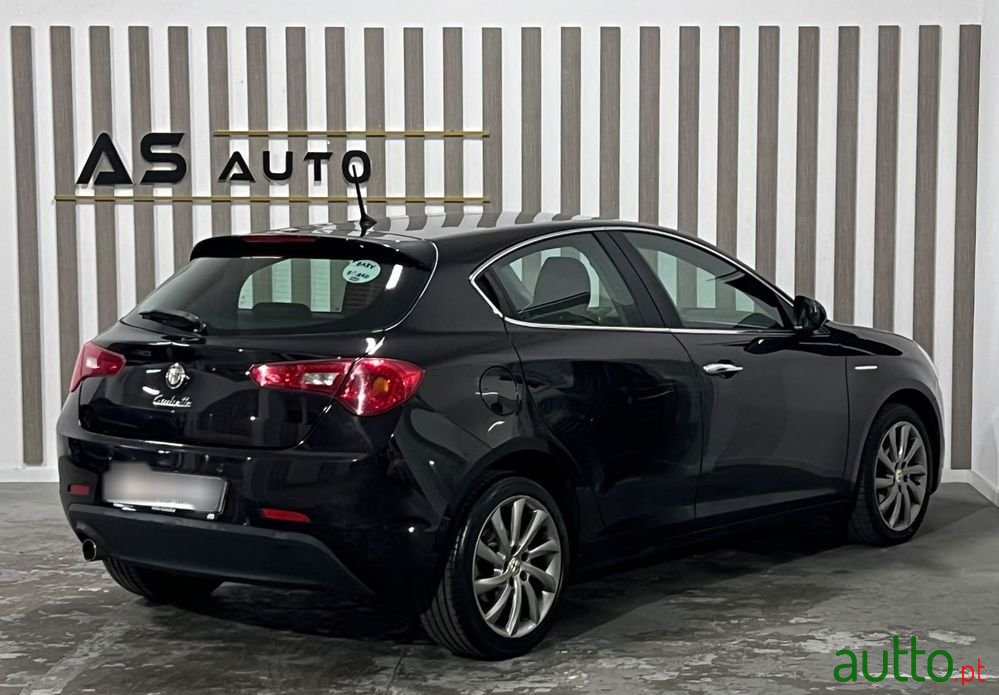 2015' Alfa Romeo Giulietta photo #5