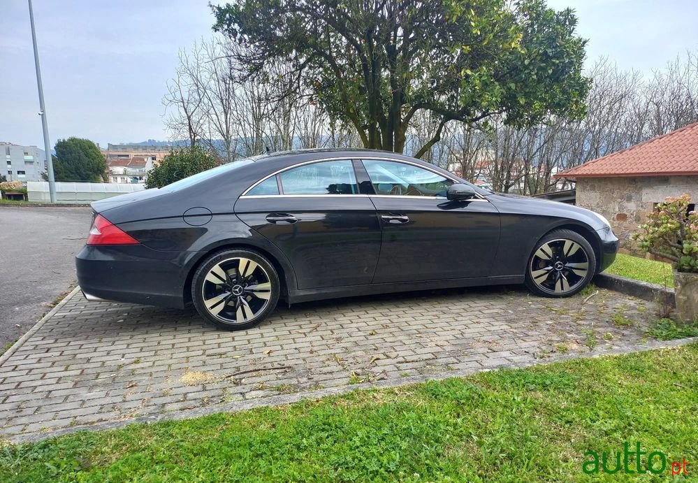 2009' Mercedes-Benz 320 photo #1