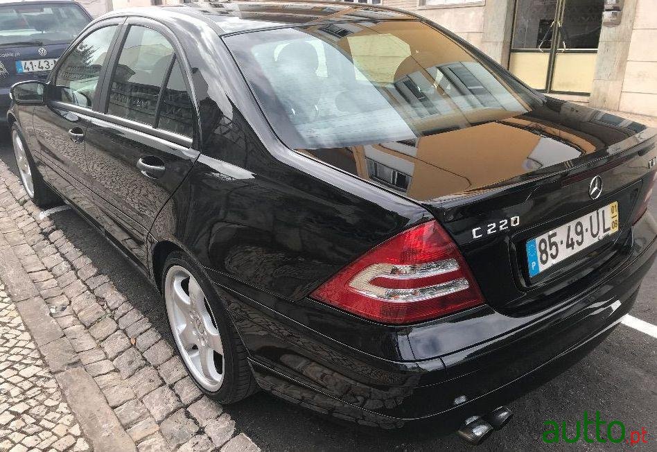 2001' Mercedes-Benz C-220 Cdi photo #2