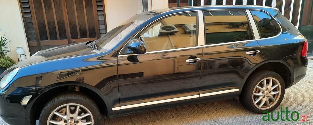 2005' Porsche Cayenne photo #4