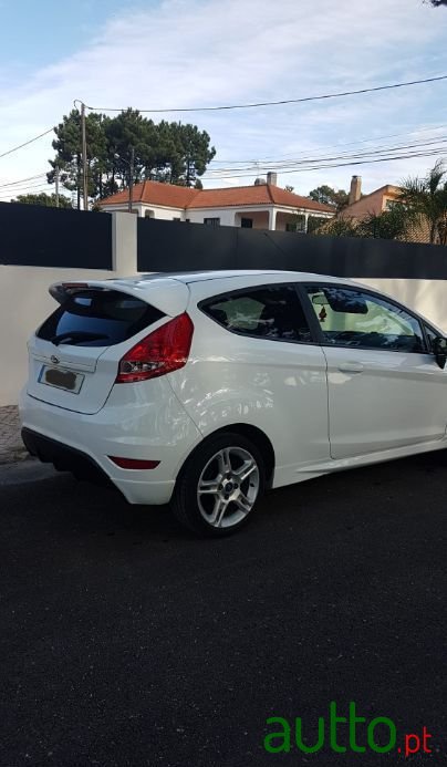 2011' Ford Fiesta photo #4