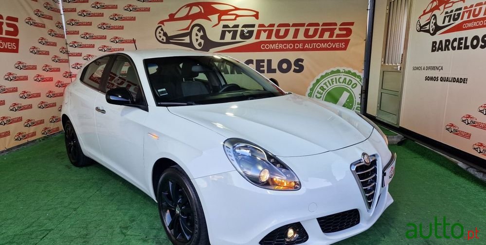 2011' Alfa Romeo Giulietta photo #1