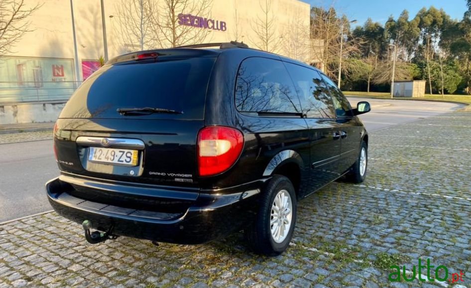 2005' Chrysler Grand Voyager photo #2
