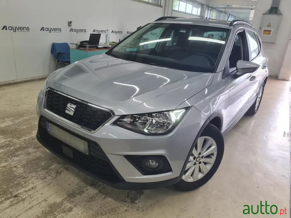 2020' SEAT Arona 1.0 Tsi Style photo #2
