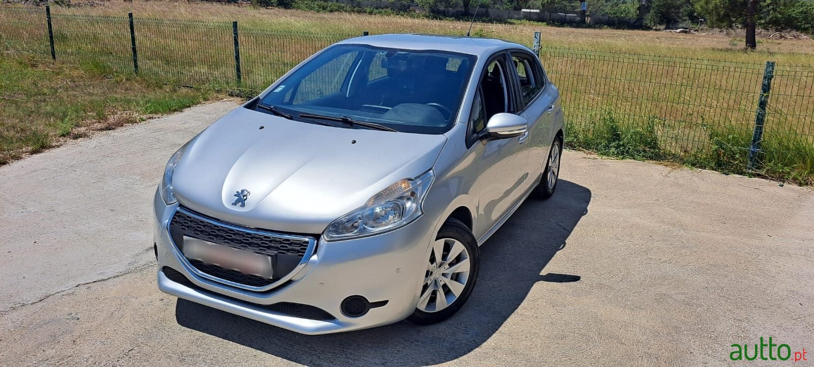 2013' Peugeot 208 photo #1