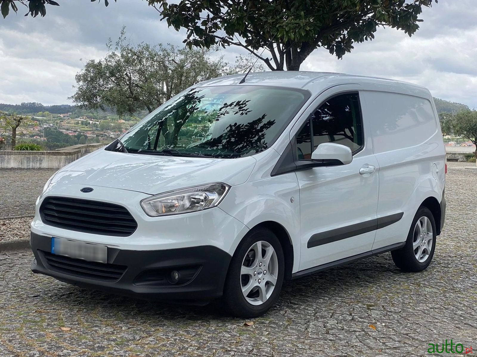 2017' Ford Courier photo #1