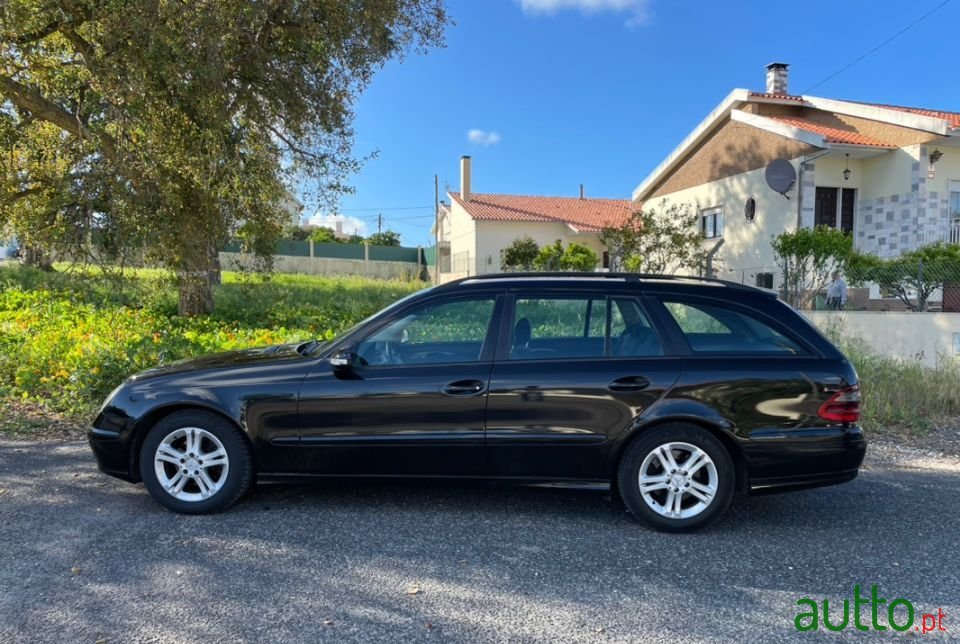 2004' Mercedes-Benz E-220 photo #1