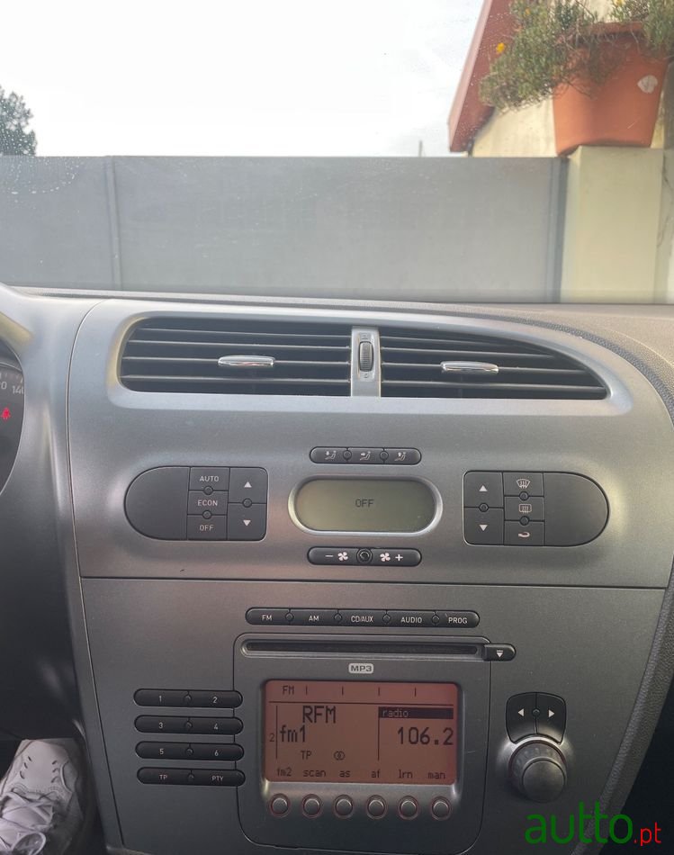 2008' SEAT Leon photo #5