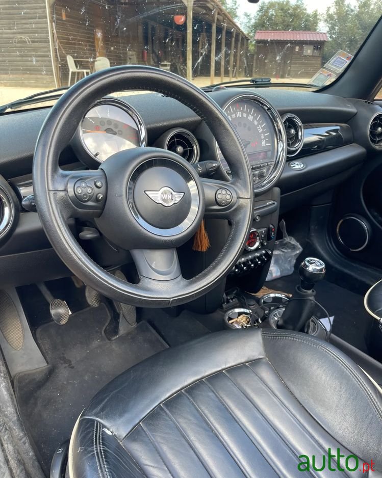 2014' MINI Cabrio Cooper D photo #4