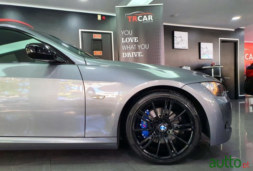 2009' BMW 320 photo #5