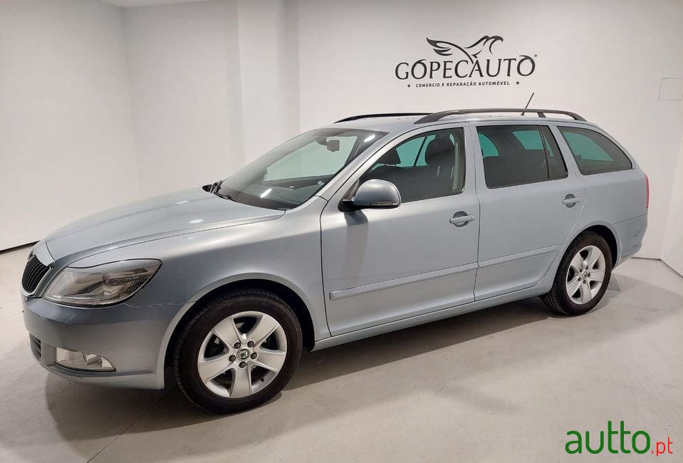 2011' Skoda Octavia Break photo #4