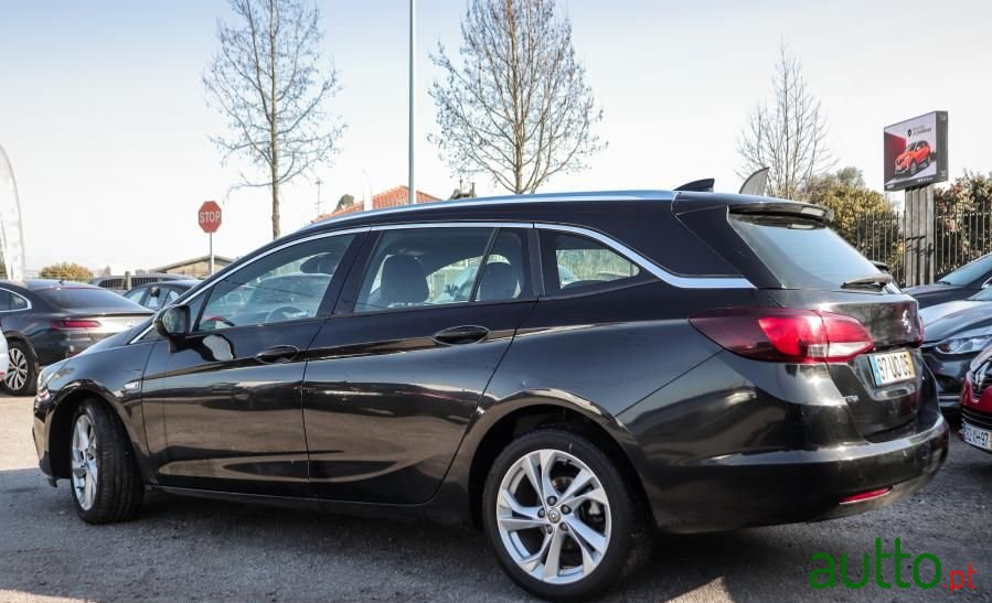 2018' Opel Astra Sports Tourer photo #2