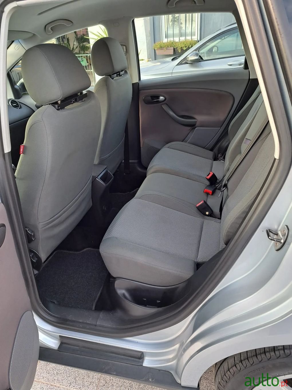 2006' SEAT Toledo photo #6