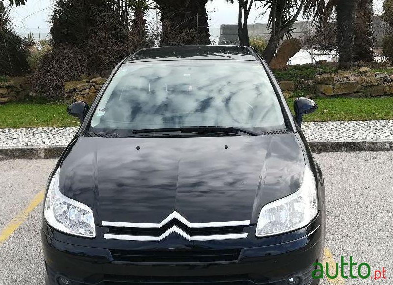 2008' Citroen C4 photo #2