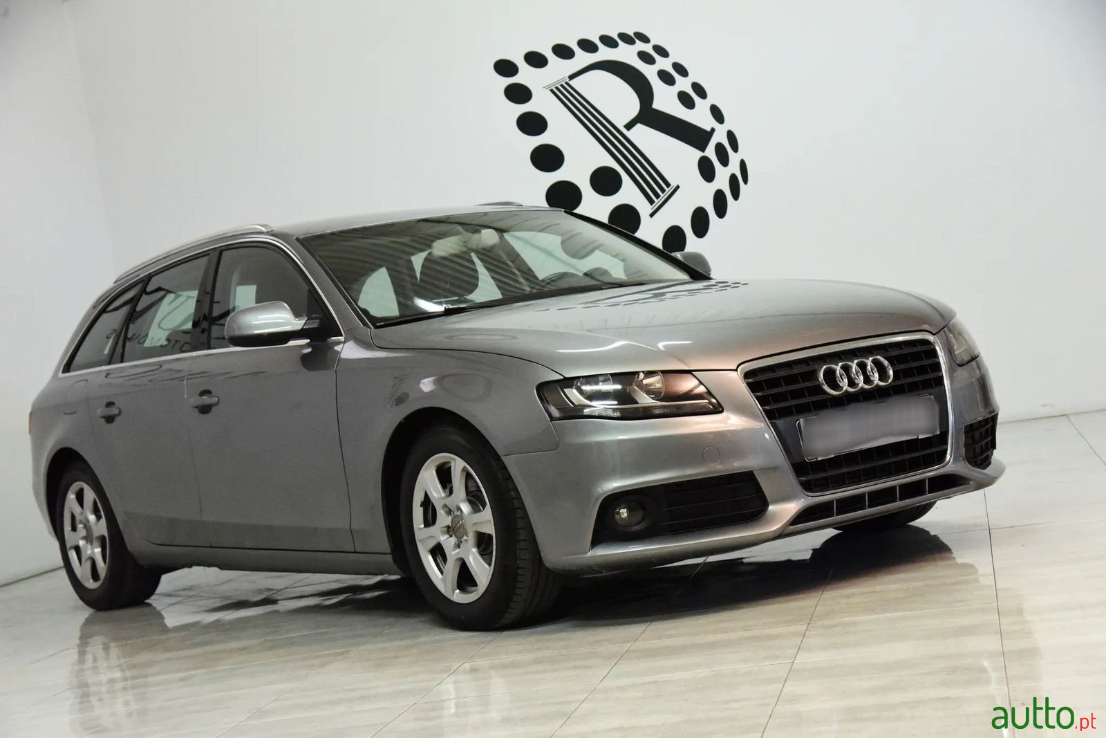 2011' Audi A4 Avant photo #5