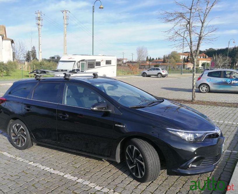 2015' Toyota Auris Touring Sports photo #4